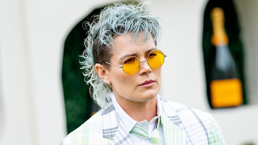 former uswnt star ashlyn harris denies cheating on ex wife pushes back on social media vitriol