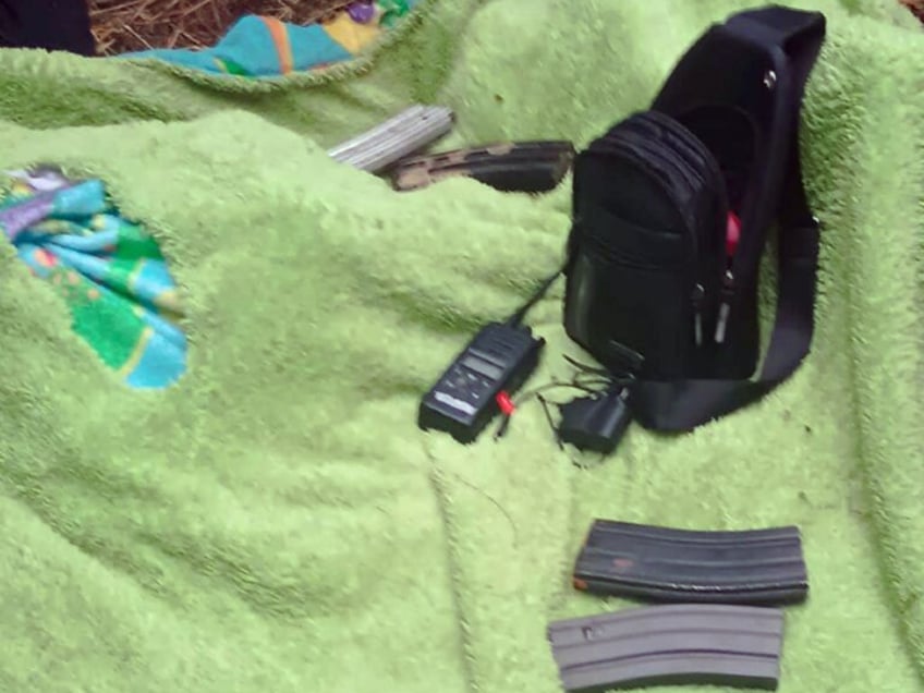 fotos policias mexicanos encuentran narco campamento en isla desde donde dispararon contra agentes de usa