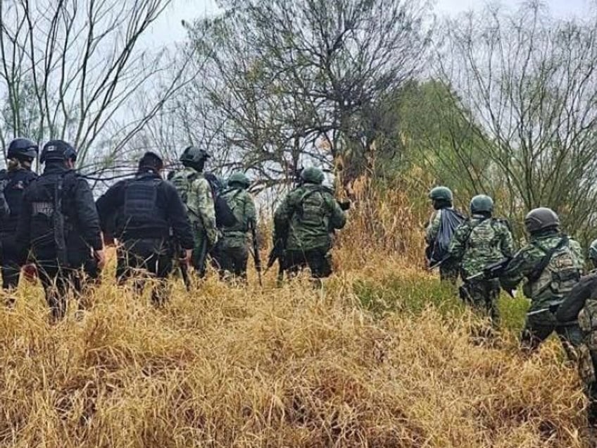 fotos policias mexicanos encuentran narco campamento en isla desde donde dispararon contra agentes de usa
