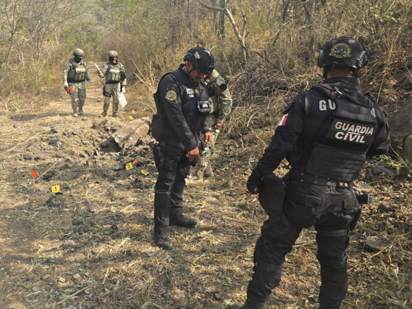 four mexican soldiers killed by cartel improvised explosive devices in michoacan