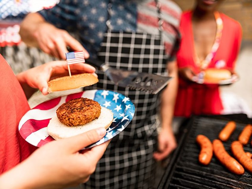 Fourth of July cookout (FOTOGRAFIA INC. via iStock/Getty Images)