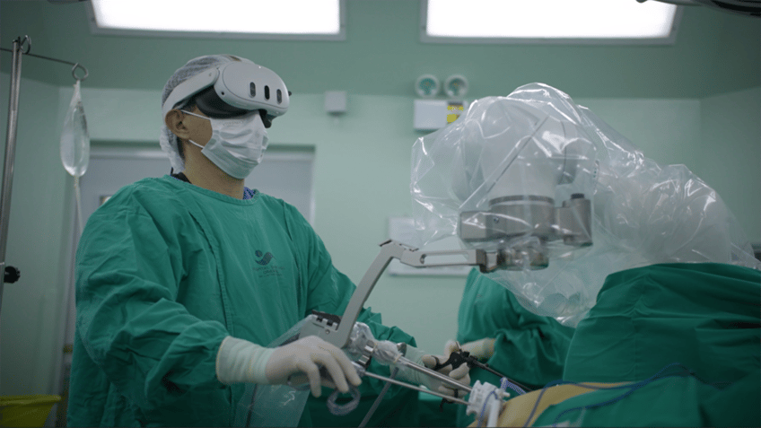 dr. rodriguez performs surgery with AR system