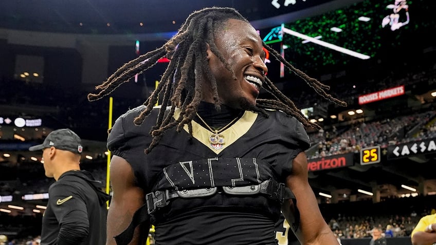 Alvin Kamara smiles