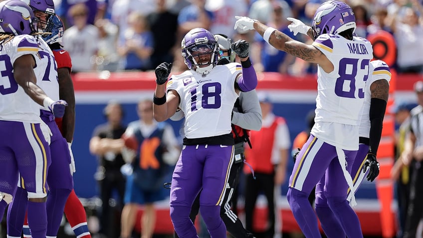 Justin Jefferson celebrates