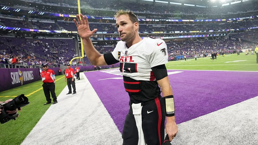 Kirk Cousins waves