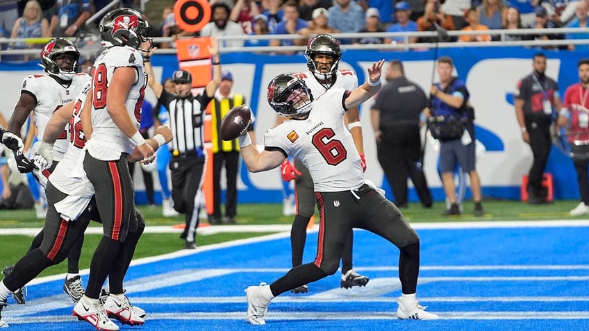 Baker Mayfield launches ball