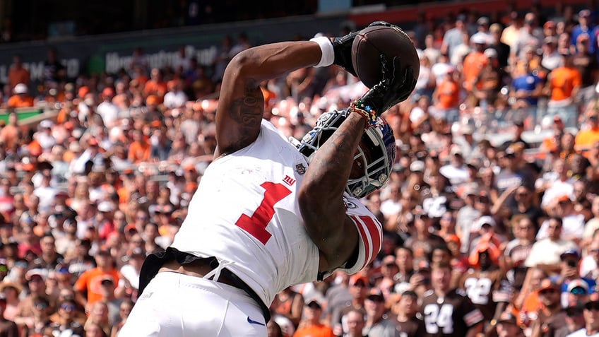 Malik Nabers makes catch