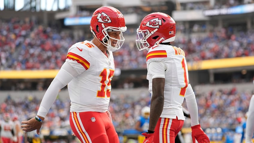 Patrick Mahomes and Xavier Worthy celebrate