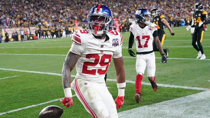 Tyrone Tracy Jr. celebrates touchdown