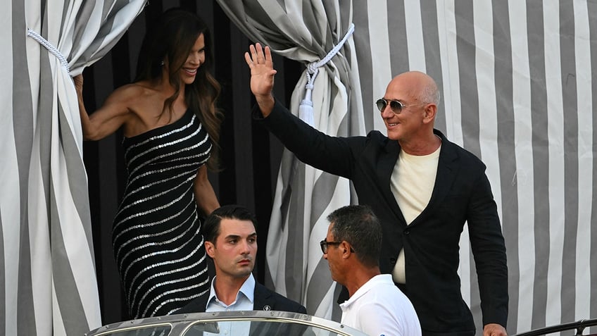 Jeff Bezos and Lauren Sanchez arriving in Italy for their wedding.