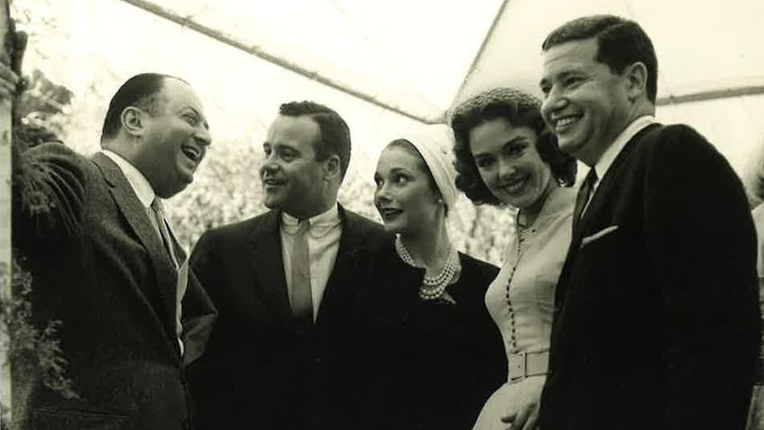 Barbara Rush and Warren Cowan photographed with Jack Lemmon, Felicia Farr and other guests.