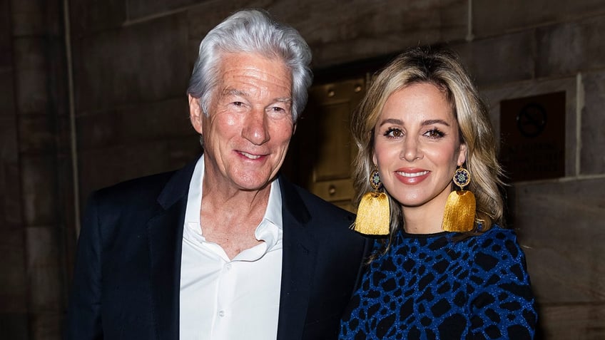 A photo of Richard Gere and his wife