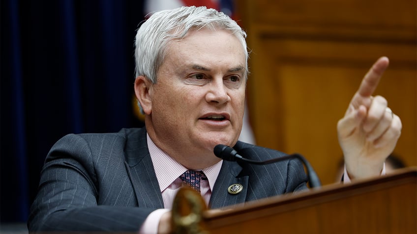 james comer pointing