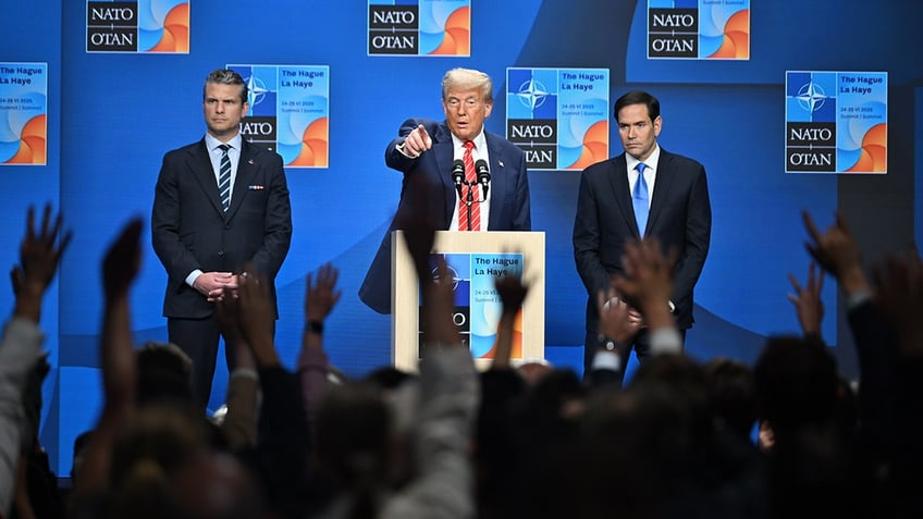 Trump pointing to reporter at presser
