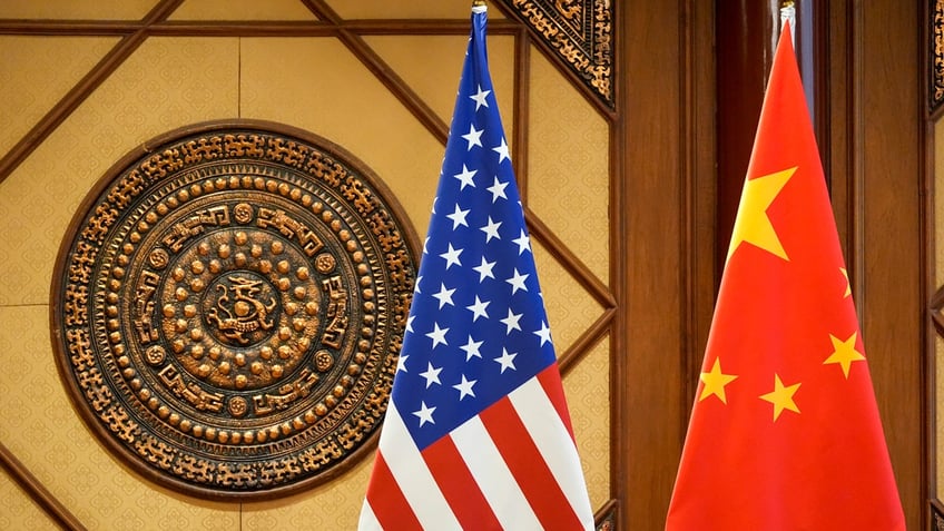 US and China flags