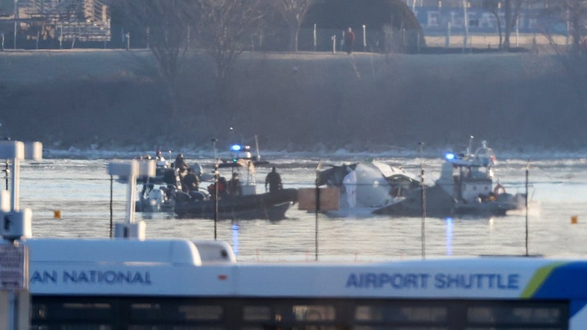 emergency boats on Potomac after plane crash