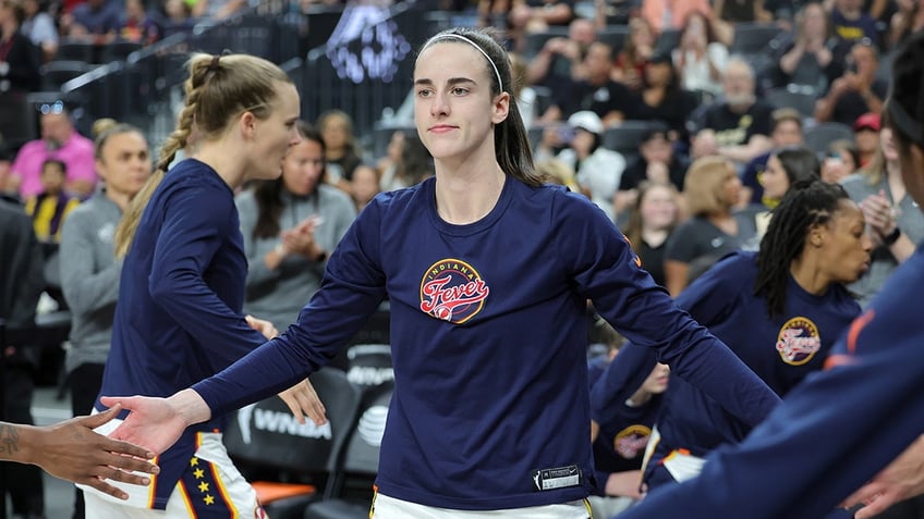 Caitlin Clark greeted by teammates 