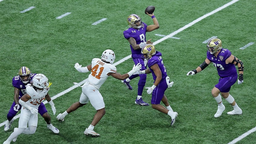 Michael Penix Jr. passes against Texas