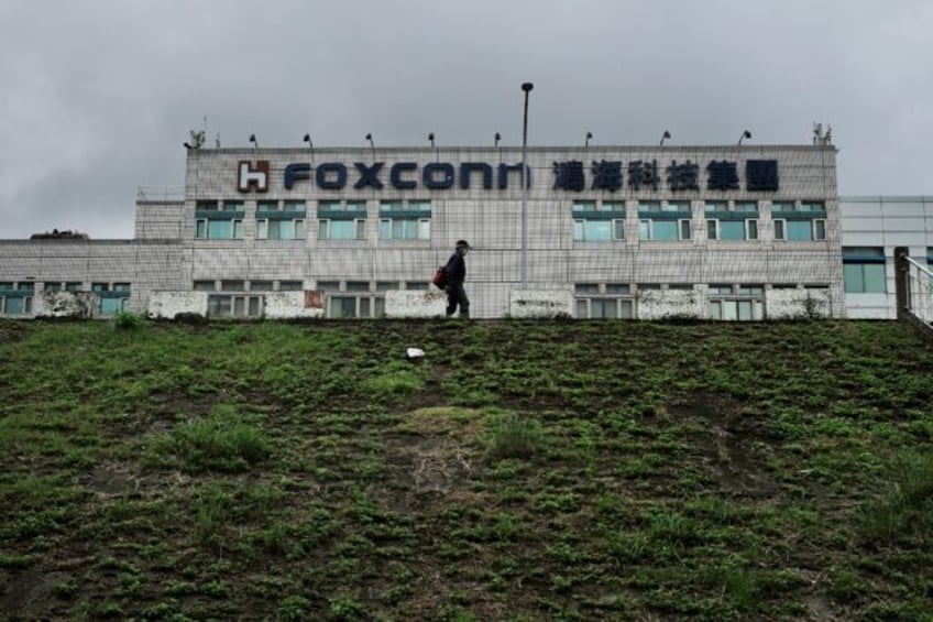 Foxconn predicts a three-digit growth for its artificial intelligence server business due