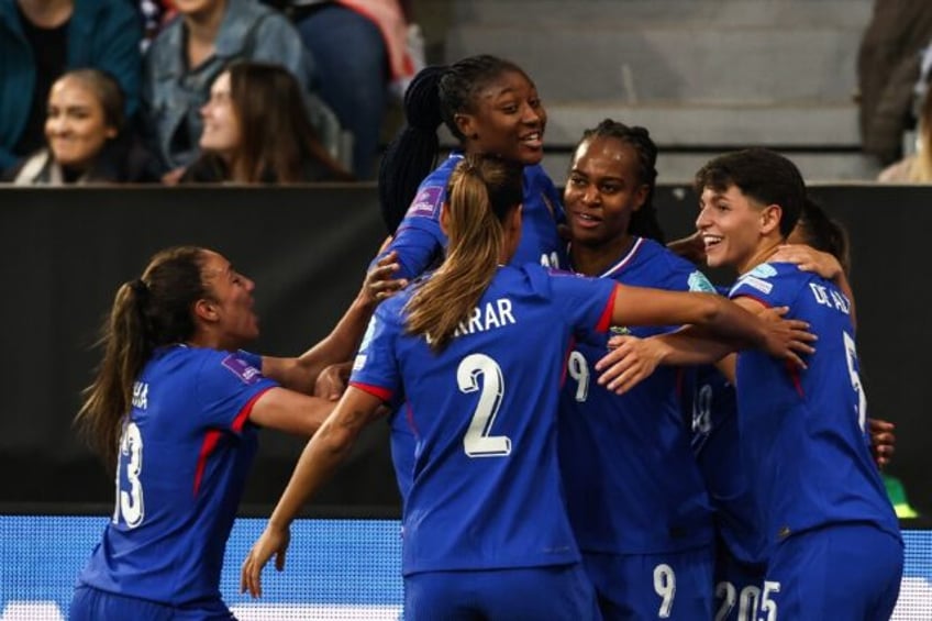 Marie-Antoinette Katoto (C) celebrates after scoring France's winner against England