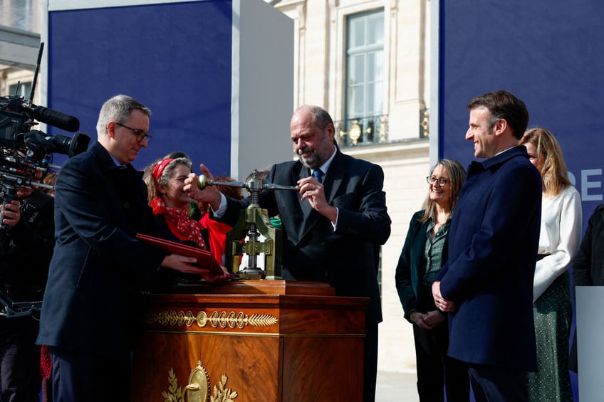 france ceremonially inscribes right to abortion into constitution on international womens day