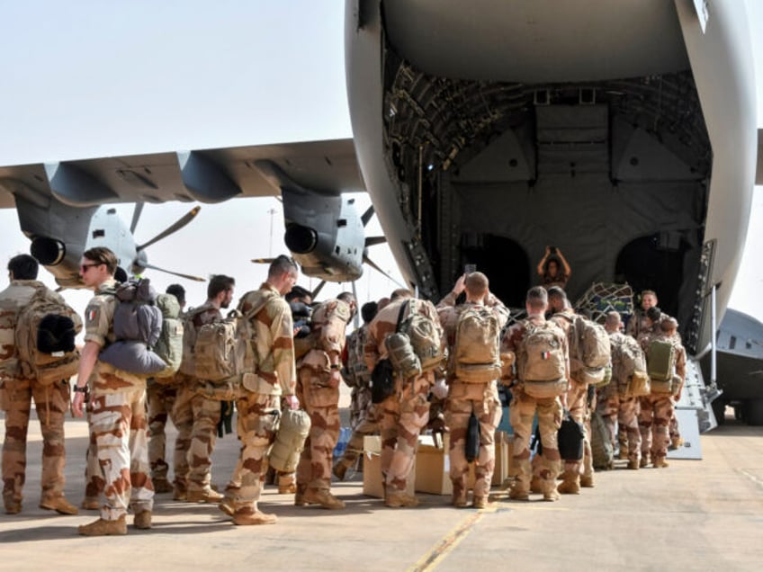 The last French soldiers board a French military plane to leave Niger for good, at the French base which was handed over to the Nigerien army, in Niamey on December 22, 2023. The last French troops withdrew from Niger on December 22, 2023, marking an end to more than a …