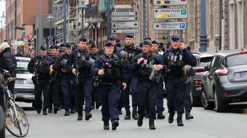 france deploys 7000 soldiers after teacher murdered louvre versailles evacuated over bomb threats