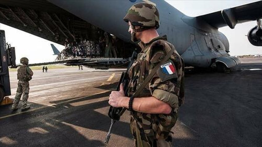 france negotiating with junta for withdrawal of its troops from niger