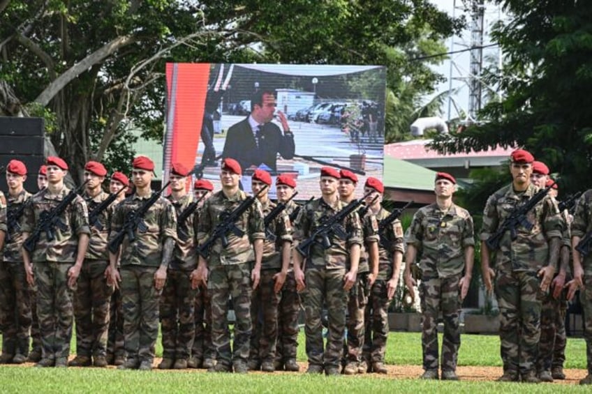 About 1,000 French soldiers were deployed in Port-Bouet and helped in the fight against ji