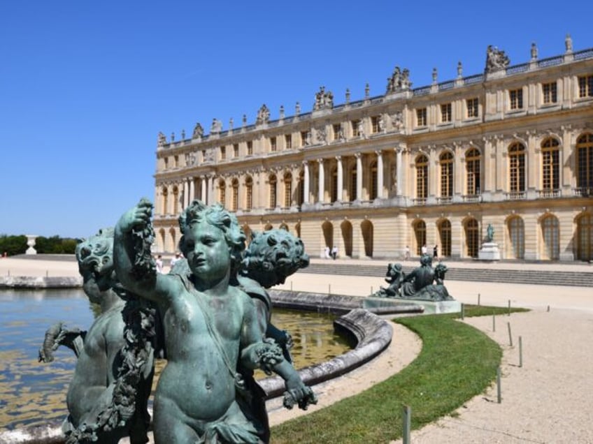 frances palace of versailles evacuated again after receiving another bomb threat