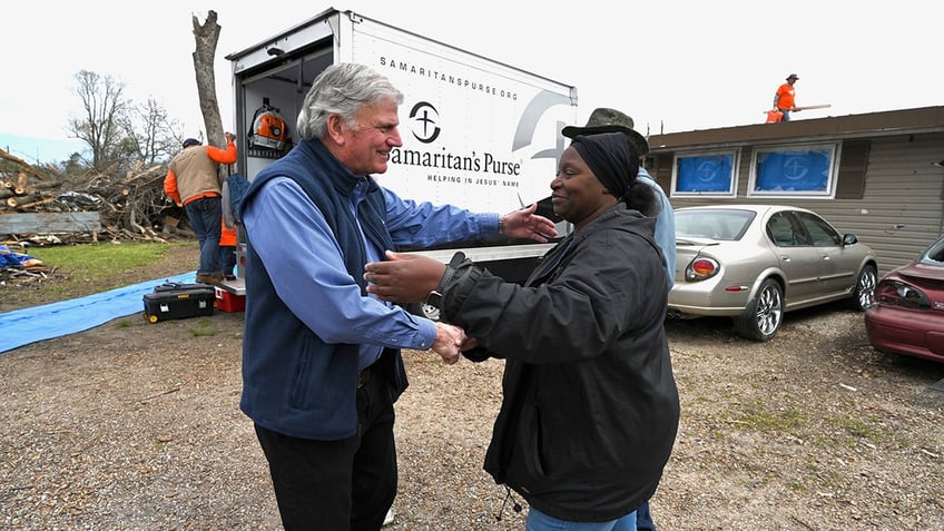 franklin grahams samaritans purse to dedicate new airlift response center to help those who are suffering