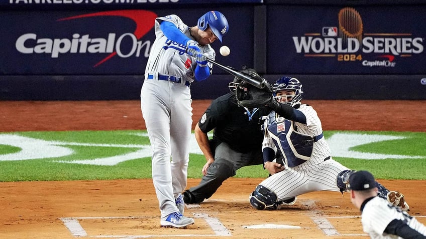 Freddie Freeman swings