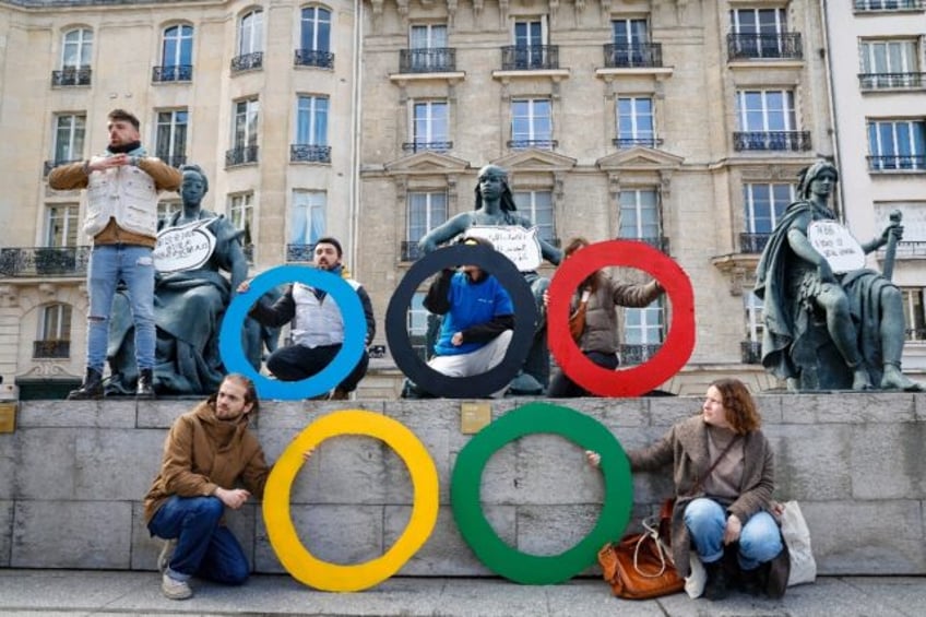 The collective of French charities has organised protests to draw attention to its work
