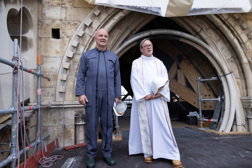 french general overseeing restoration of notre dame cathedral dies at 74