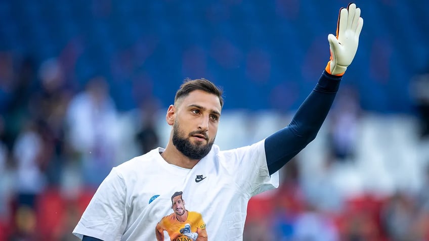 french police investigating armed robbery targeting paris saint germain goalkeeper gianluigi donnarumma