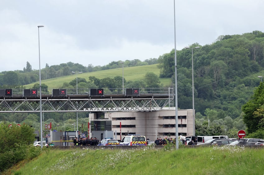 french prison guards killed in ambush convict mohamed amra escapes with gunmen