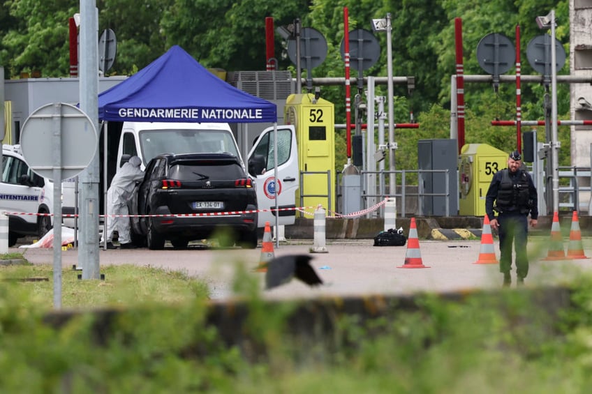 french prison guards killed in ambush convict mohamed amra escapes with gunmen