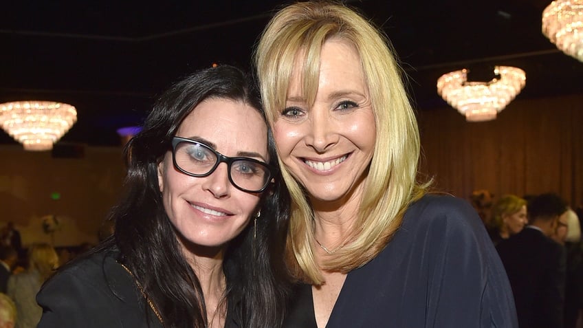 Courteney Cox and Lisa Kudrow hugging