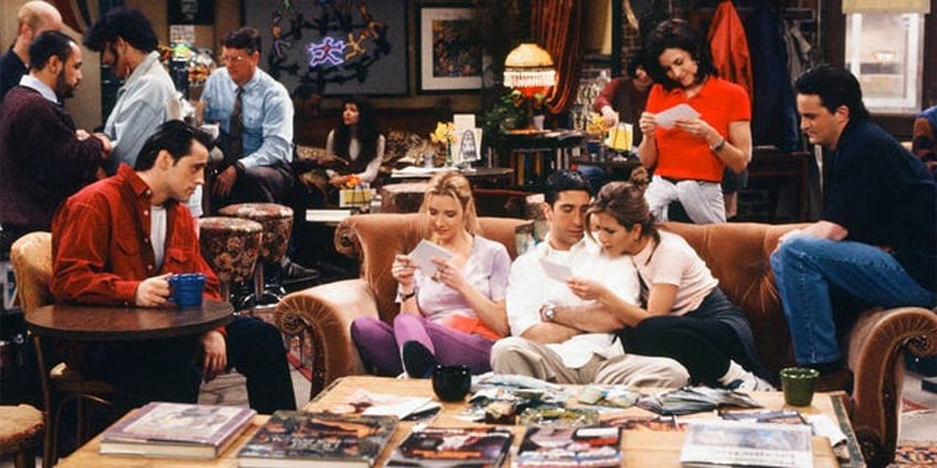 friends star courteney coxs embarrassing secret that makes her just like tv character