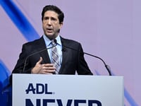 ‘Friends’ Star David Schwimmer Urges Jewish Celebs Not to ‘Hide’ but to Speak Out About Antisemitism