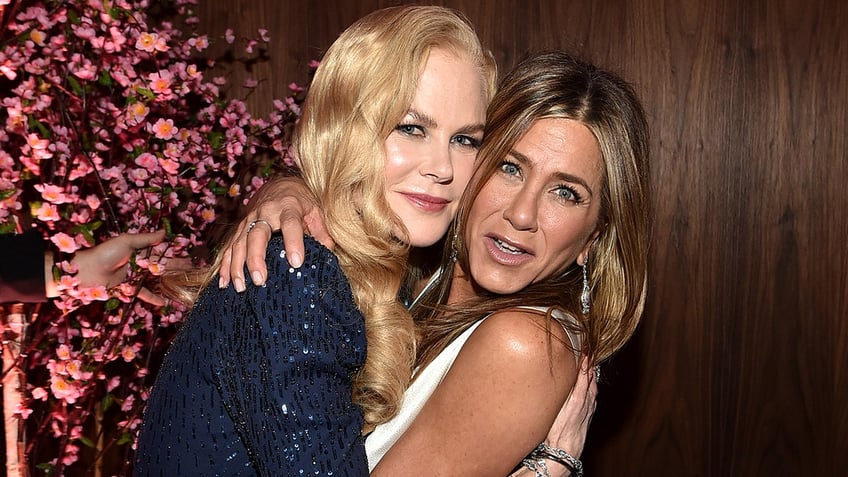 Nicole Kidman and Jennifer Aniston hugging