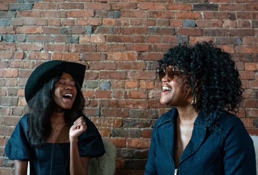 Prana Supreme (L) and Tekitha of O.N.E The Duo sing an a cappella version of one of their