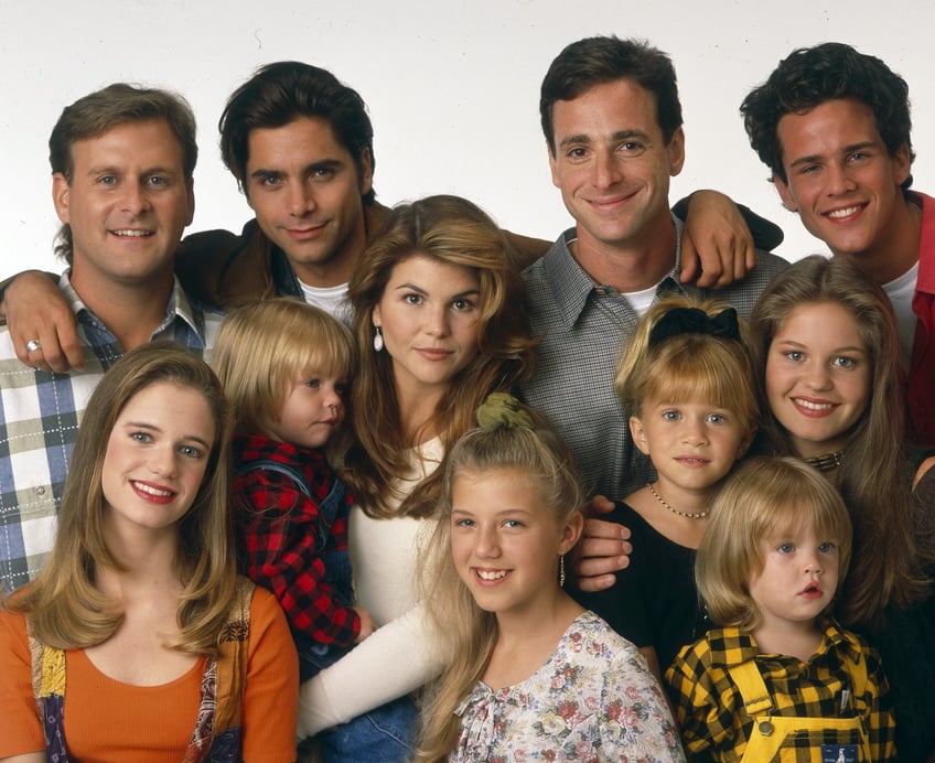 full house stars jodie sweetin andrea barber not worried about dave couliers competing podcast