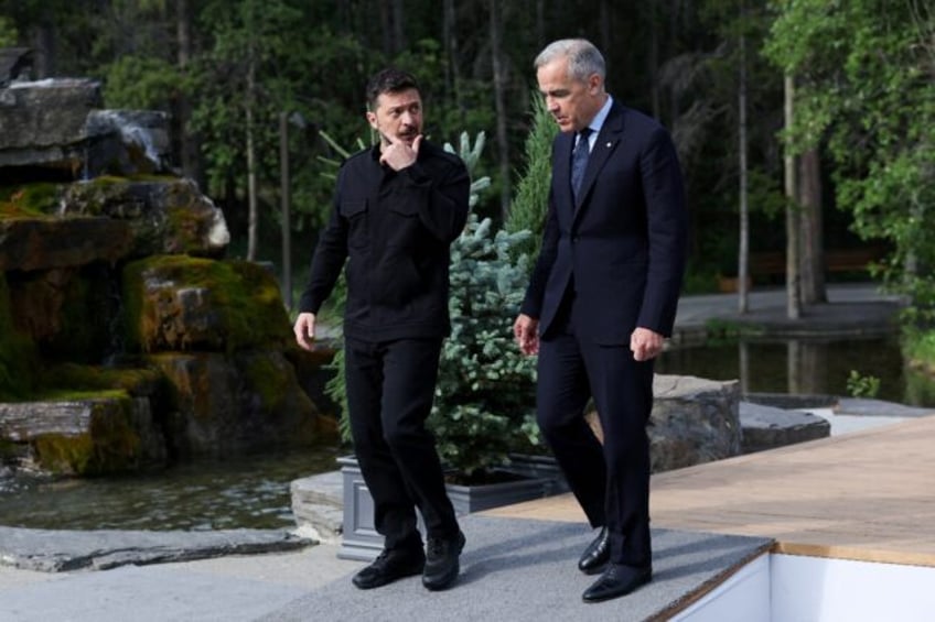 Canadian Prime Minister Mark Carney welcomes Ukrainian President Volodymyr Zelensky durin