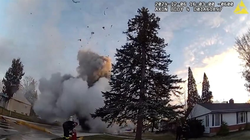 IL garbage truck blast