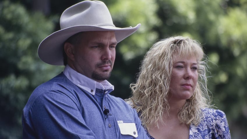 Garth Brooks and Sandy Mahl