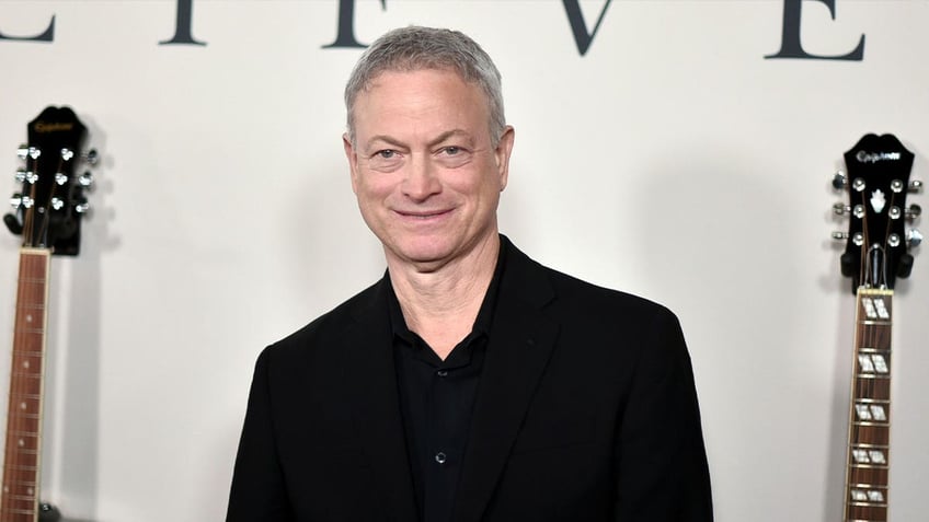 gary sinise to receive aarp award for his foundations support of military members first responders