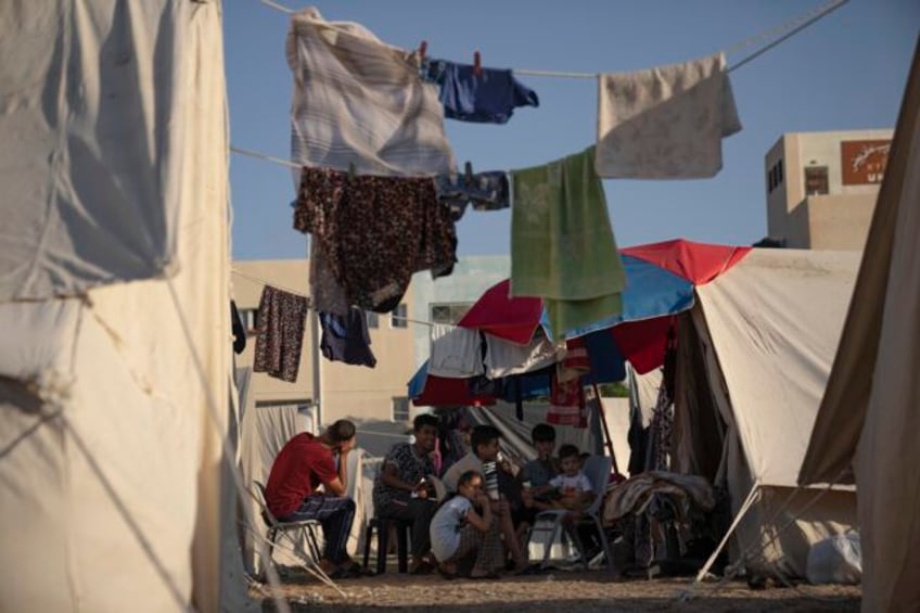 gaza under israeli siege bread lines yellow water and nonstop explosions