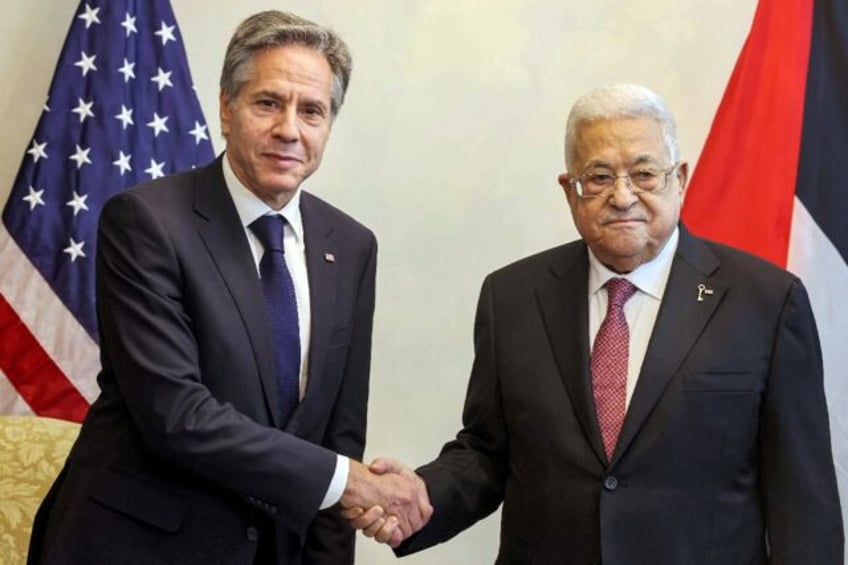 gaza war heaps pressure on palestinian president abbas