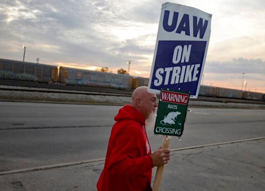 general motors and stellantis in talks with united auto workers to reach deals that mirror fords